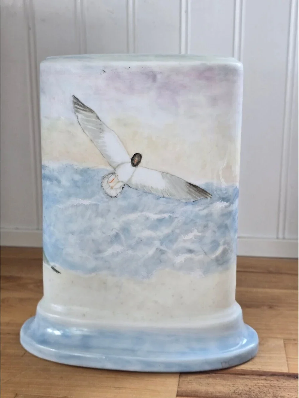 Vtg Porcelain Shelf Clock w/ Hand-Painted Seagull Design signed Battery not incl